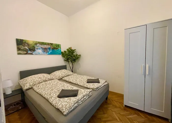 70 M2 With Terrace & Free Parking